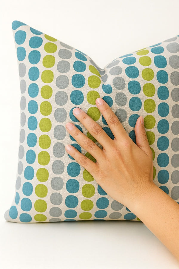 Cojin decorativo puntos colores