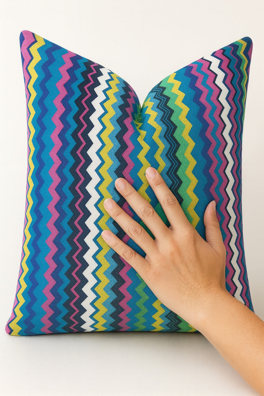 Cojin decorativo líneas zigzag